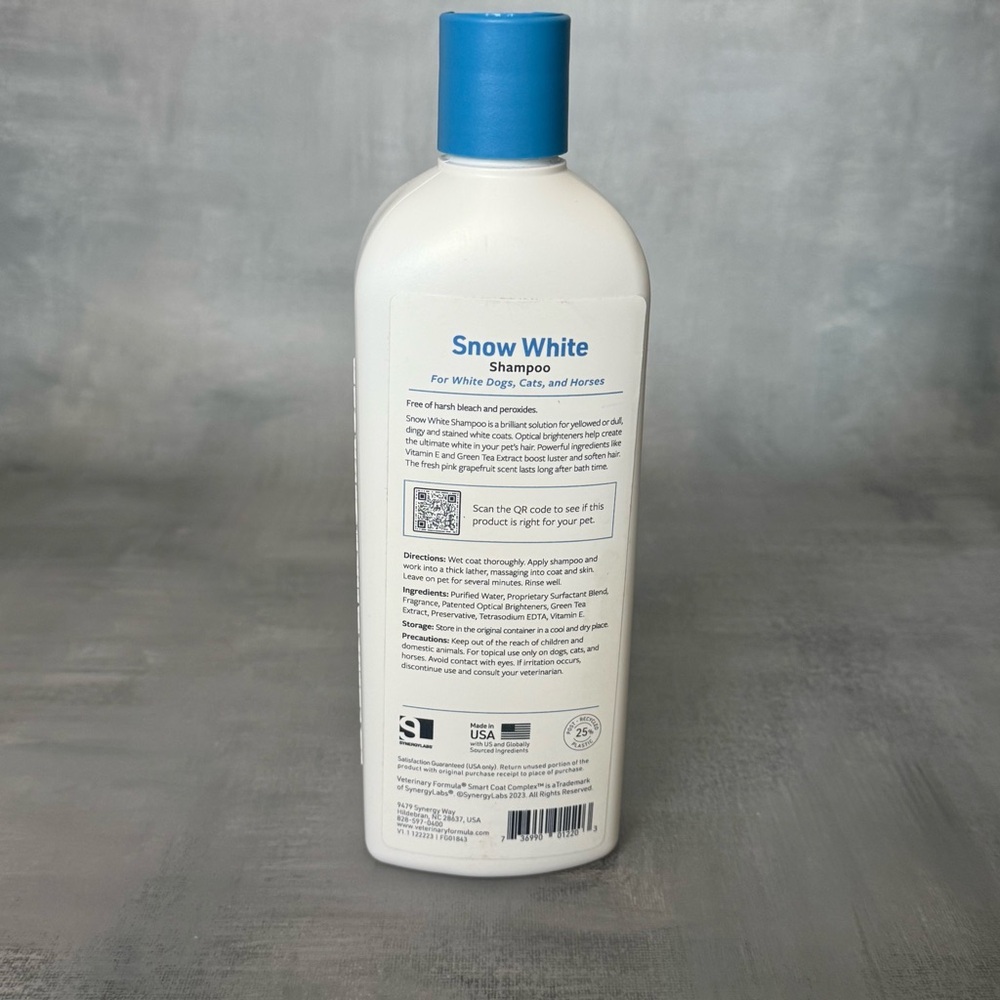 Veterinary Formula Snow White Shampoo for white fur - Picture 2 of 4